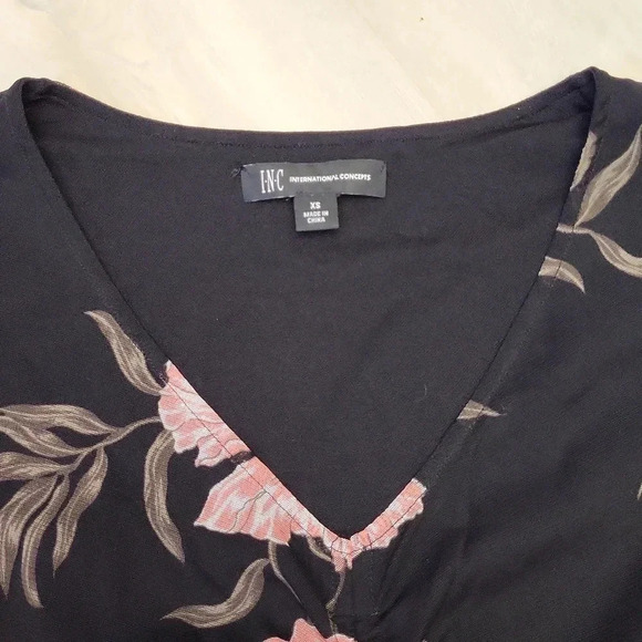 🛍INC International Concepts Sheer‎ Sleeved Black Floral Blouse Womens Size XS - Picture 2 of 4